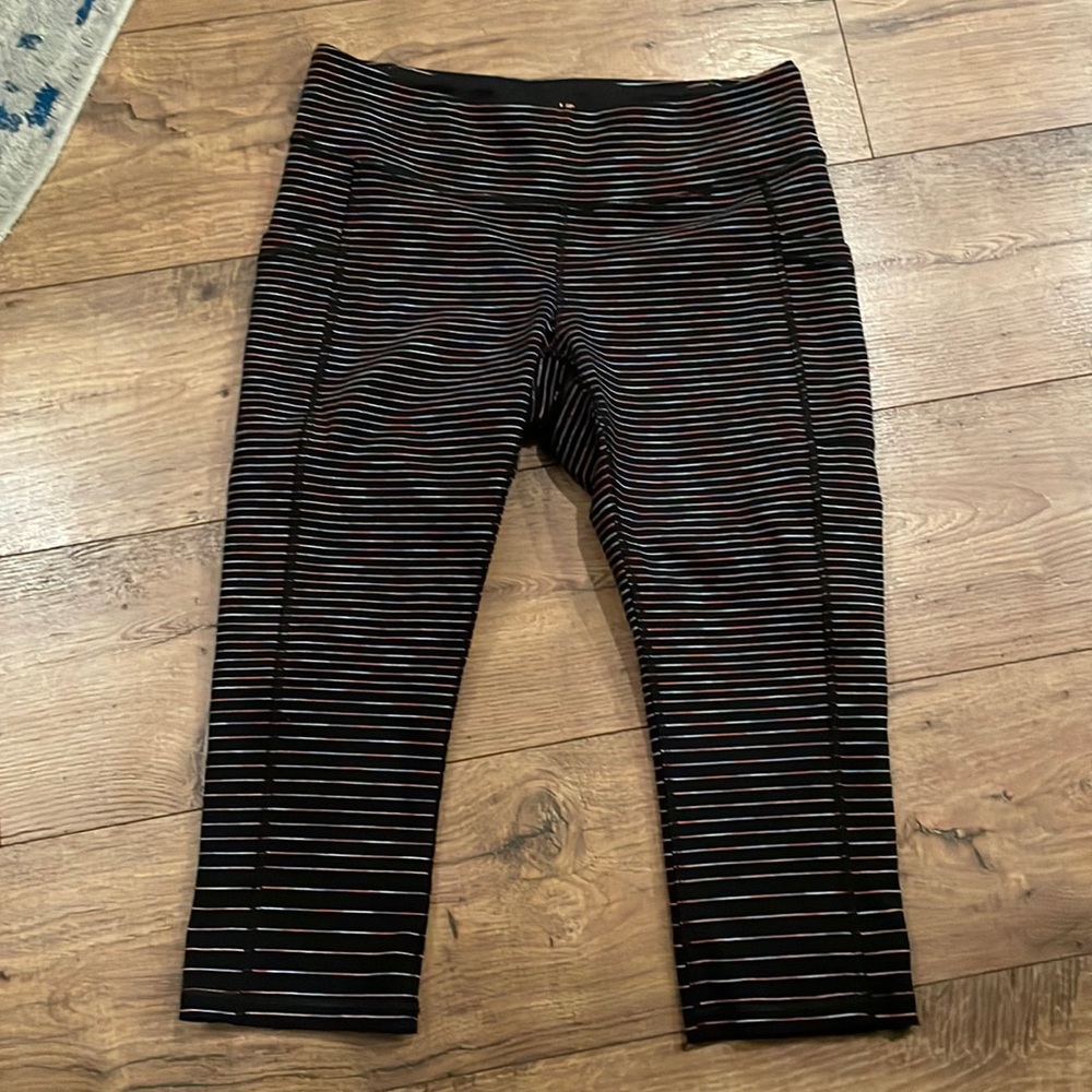Lucy leggings in good shape size large side pockets